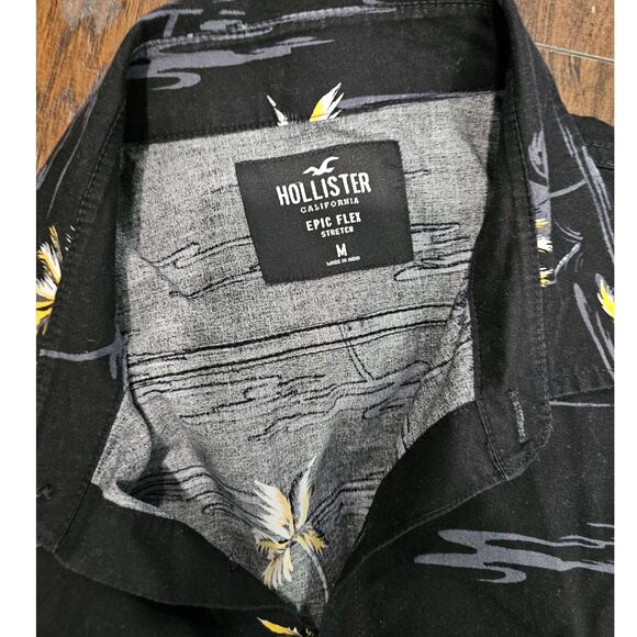 Hollister Men's Black Short Sleeve Button Up - Size Medium - Picture 3 of 3
